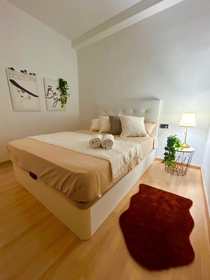 برشلونة Room Con Bano Privado Sagrada Familia المظهر الخارجي الصورة